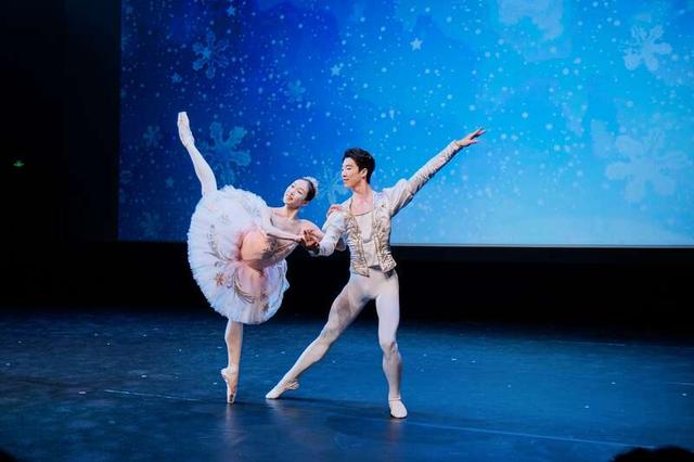 广州芭蕾舞团双人舞《胡桃夹子》.主办方供图