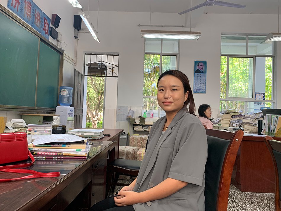 高二直播班班主任梁月.