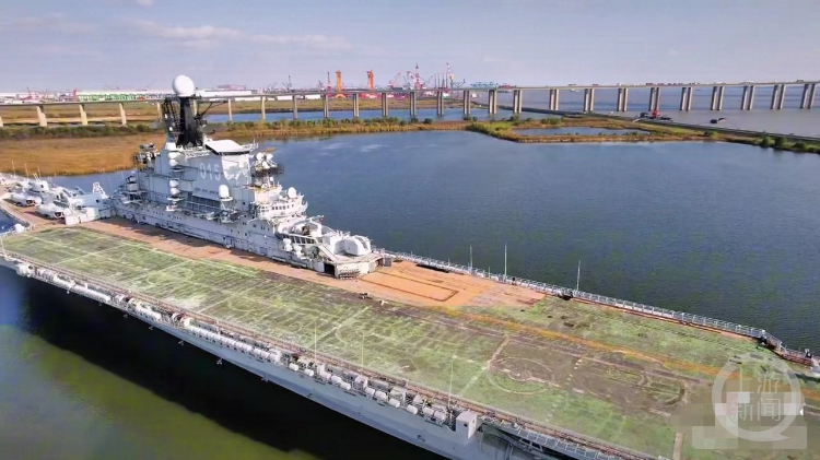 "明斯克"航母在南通一桥下停7年锈迹斑斑,持有者被限高|深圳市_新浪