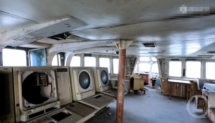 “明思克”号航母驾驶室的仪器已经生锈和破损。网络图