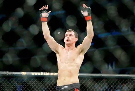 龙斗ufc丨在八角笼战斗了13年,埃德森·巴博萨:"因为我爱着这项运动.