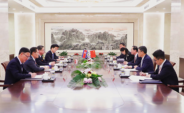 小说：三王妃落水后性情大变，从软弱到彪悍，三王爷反追着贴上去
