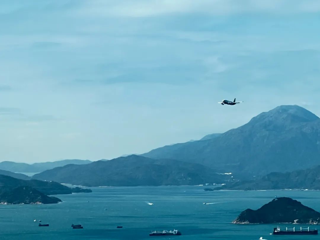 “文汇”好靓！C919翱翔香港上空，现场视频→