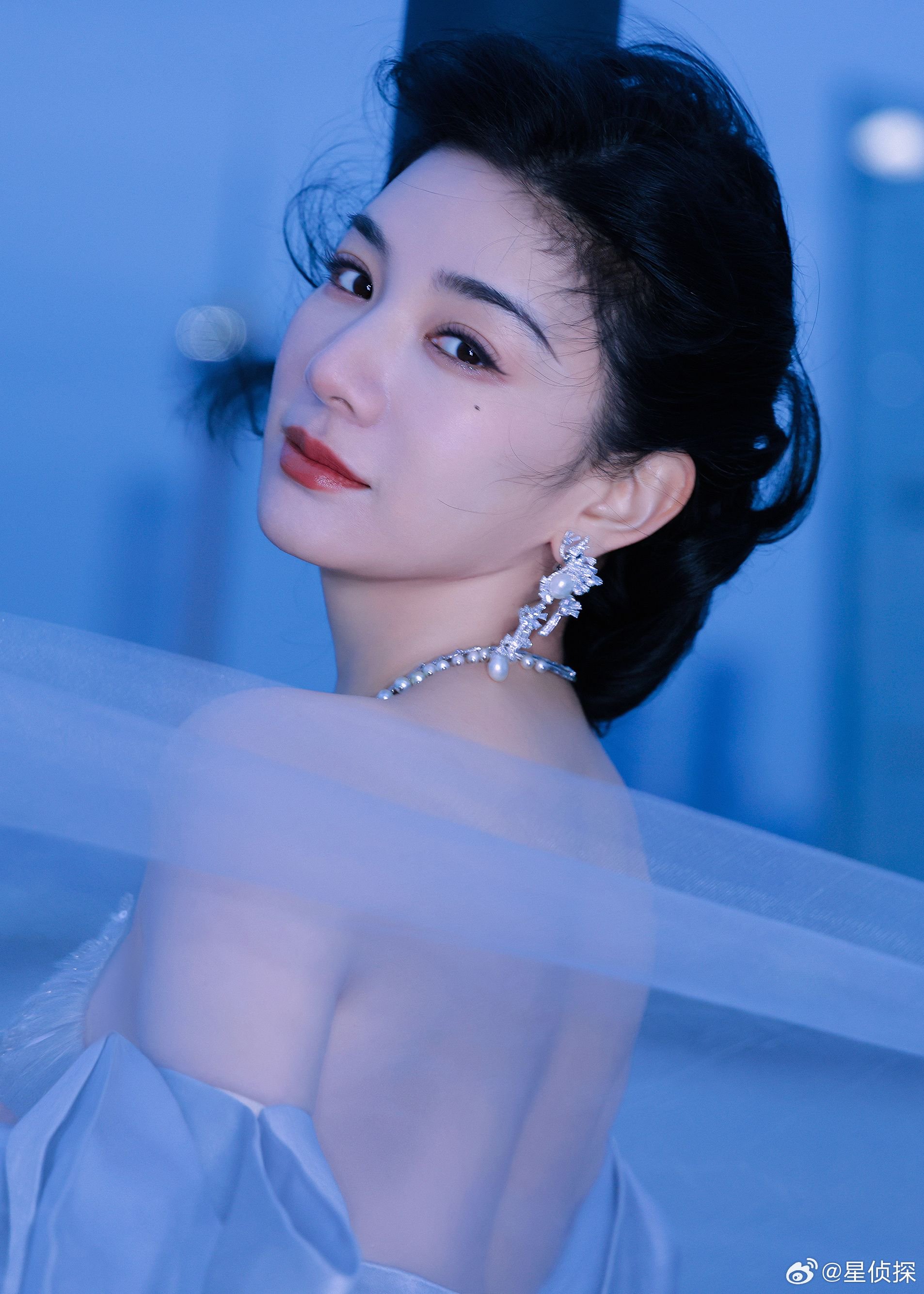 救命呀黄奕这次的泪痣红唇妆容真的美到我心里去了……|黄奕|大王_新浪新闻