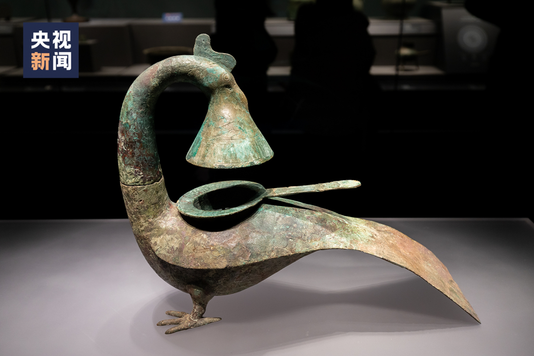 镇馆之宝之一:西汉羽纹铜凤灯