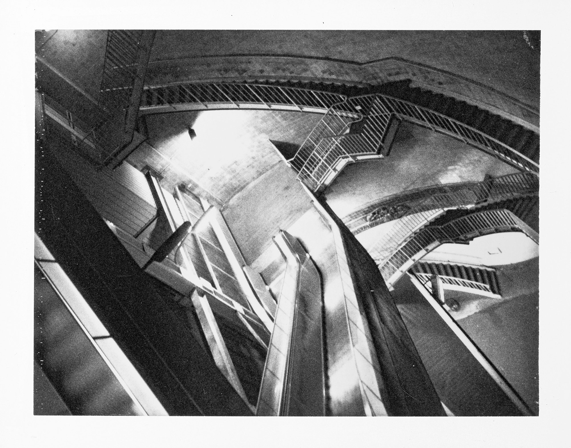 维姆·文德斯，《在易北河隧道的底部》。图片由艺术家/维姆·文德斯基金会提供。