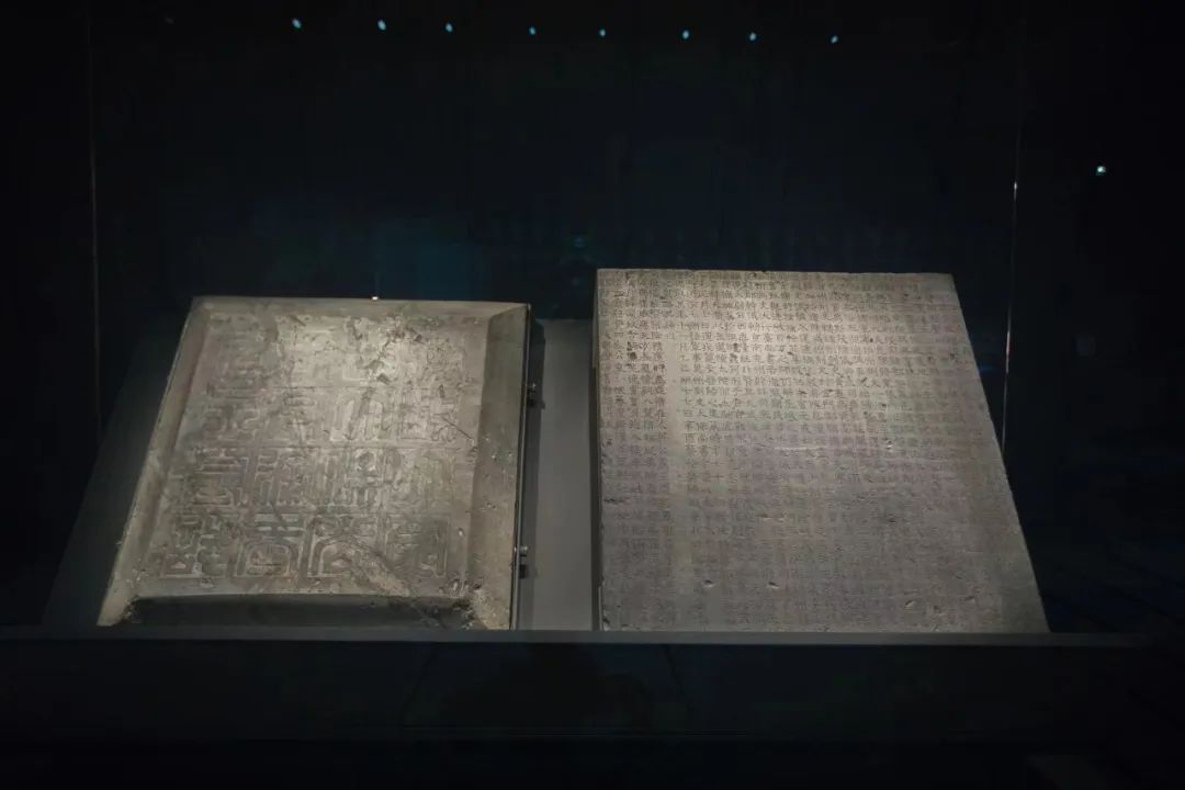 北齐徐显秀墓出土墓志及墓志盖