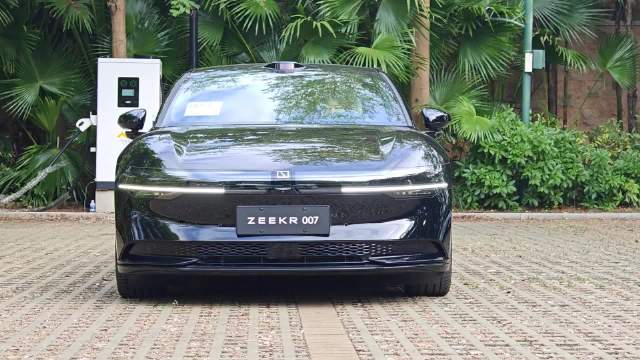 极氪 007 的大灯……|提车作业|中级车|新能源_新浪新闻
