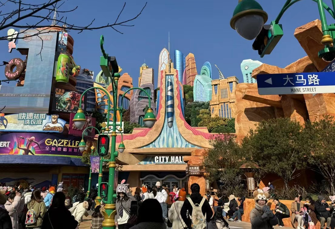 上海迪士尼乐园鏖战下半场:全球首个"疯狂动物城"开园 排队最长需2