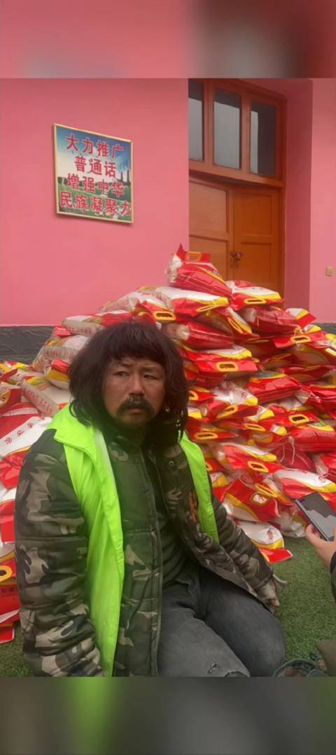 先生大义!👍最美拾荒者胡雷!_新浪新闻
