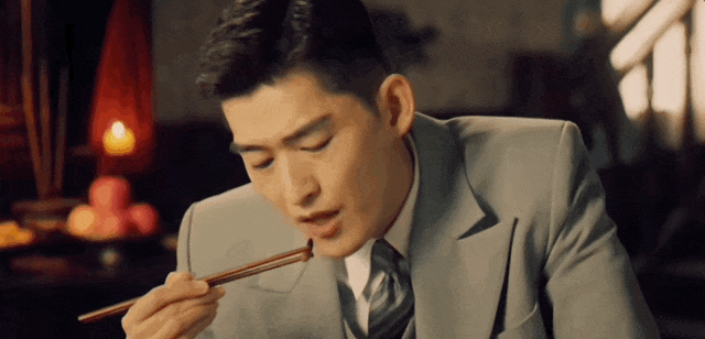 嘟起小嘴巴,嘀嗒嘀嘀嗒.他依旧不改便秘之色.