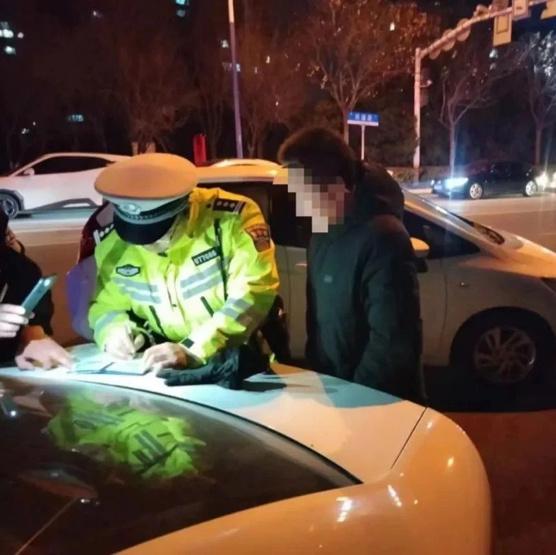 交警提醒 | “变道加塞”也是违法！切莫再任性|变道|加塞|交警_新浪新闻