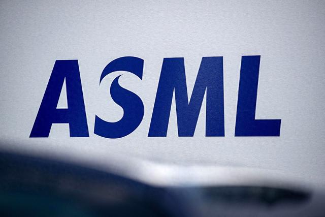 当地时间2022年1月5日,德国柏林,光刻机巨头荷兰阿斯麦(ASML)制造厂。(图源 视觉中国)
