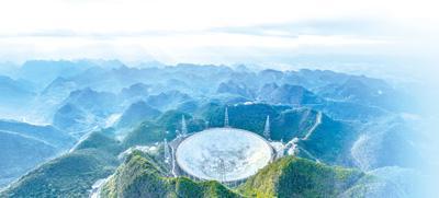 中国天眼全景。 新华社记者 欧东衢摄