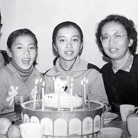 朱令去世后，谁在等投毒案的真相？|朱令|投毒案|铊中毒_新浪新闻