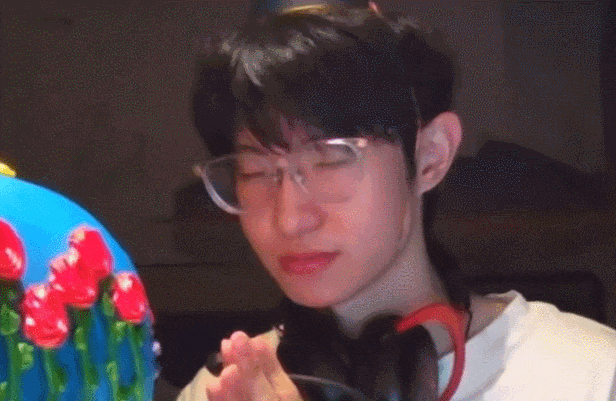 金牌射手一诺生日直播精彩回顾，花式宠粉太暖心啦！|一诺_新浪新闻