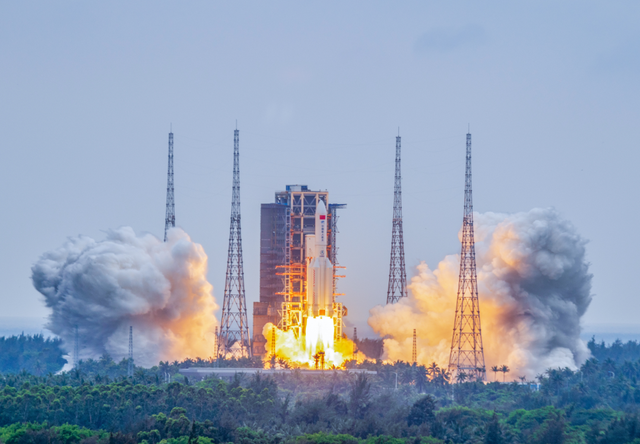 2021年4月29日,搭载着中国空间站天和核心舱的长征五号b遥二运载火箭