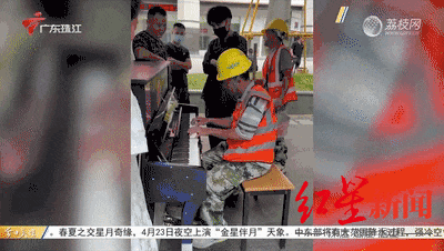 ▲老易真正出圈，是今年4月份在华强北弹公益钢琴