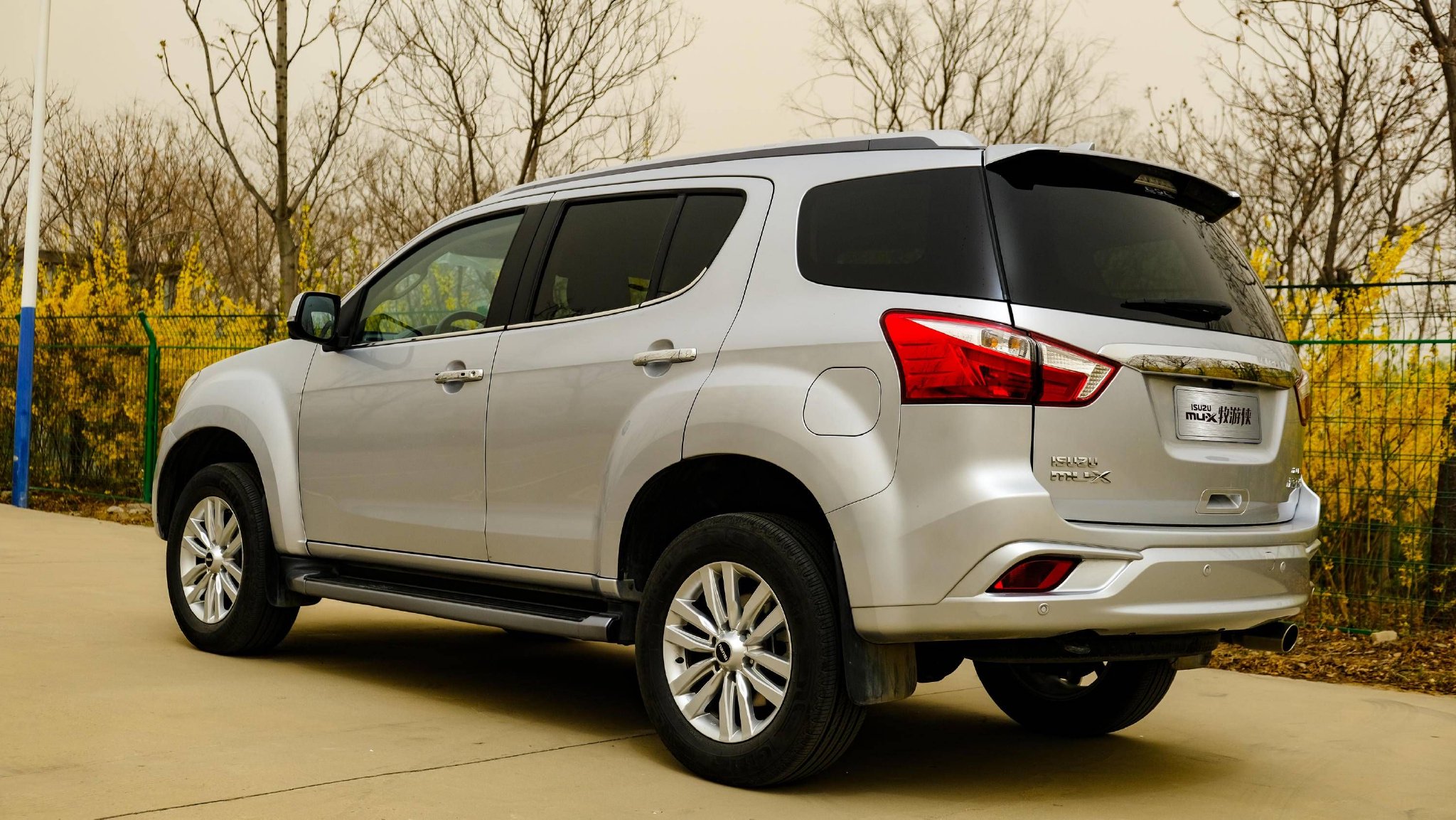 江西五十铃牧游侠汽油版合资硬派越野suv的实力典范