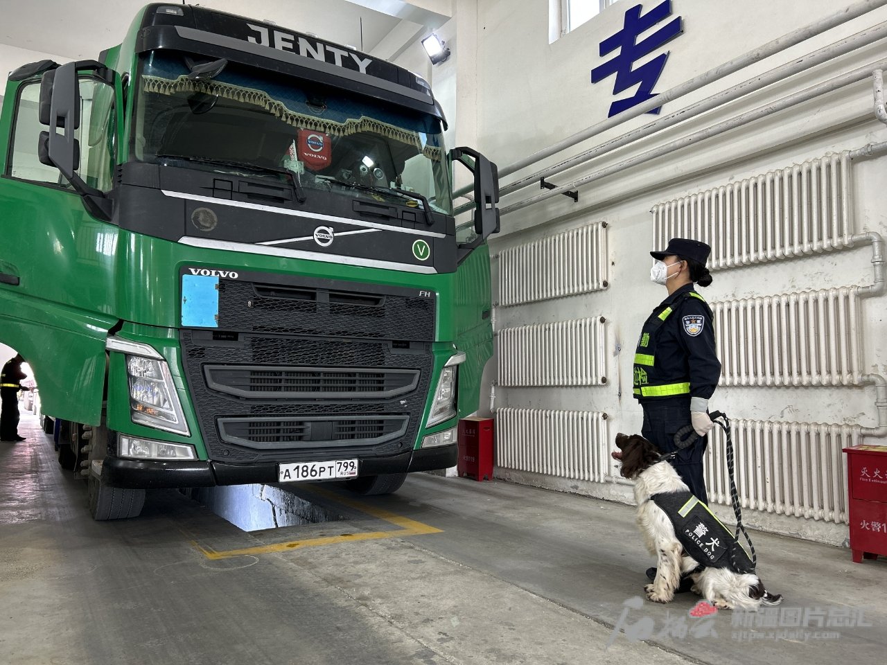 阿拉山口公路口岸通关过货量双破纪录