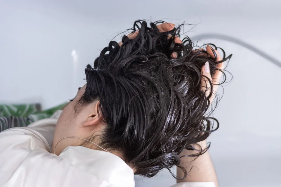 经常湿着头发睡觉,会让癌症风险飙升?真相来了