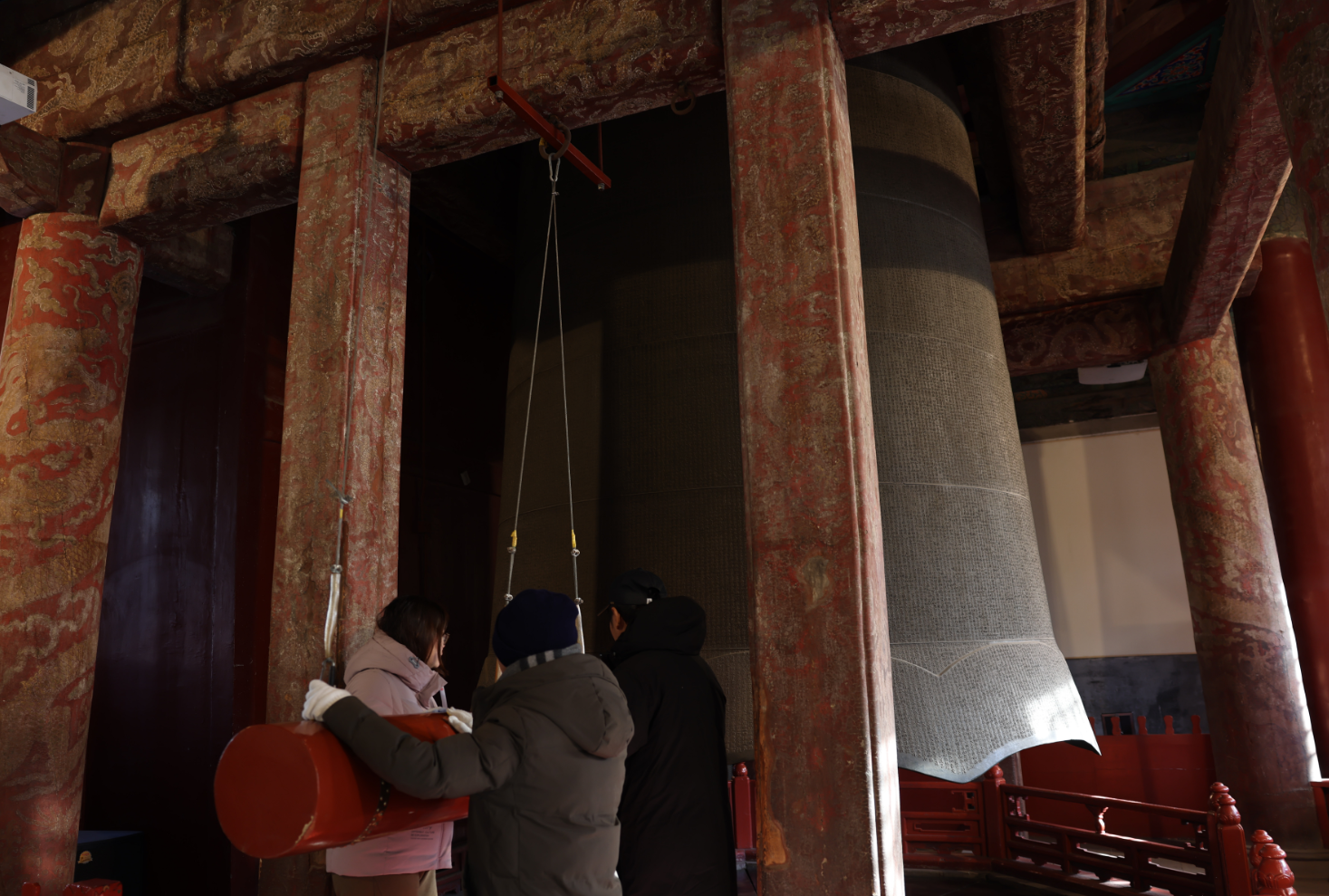 北京大钟寺600岁永乐大钟为何新年鸣响108声?揭秘|大钟寺古钟博物馆|北京市|钟声|博物馆|市集_新浪新闻