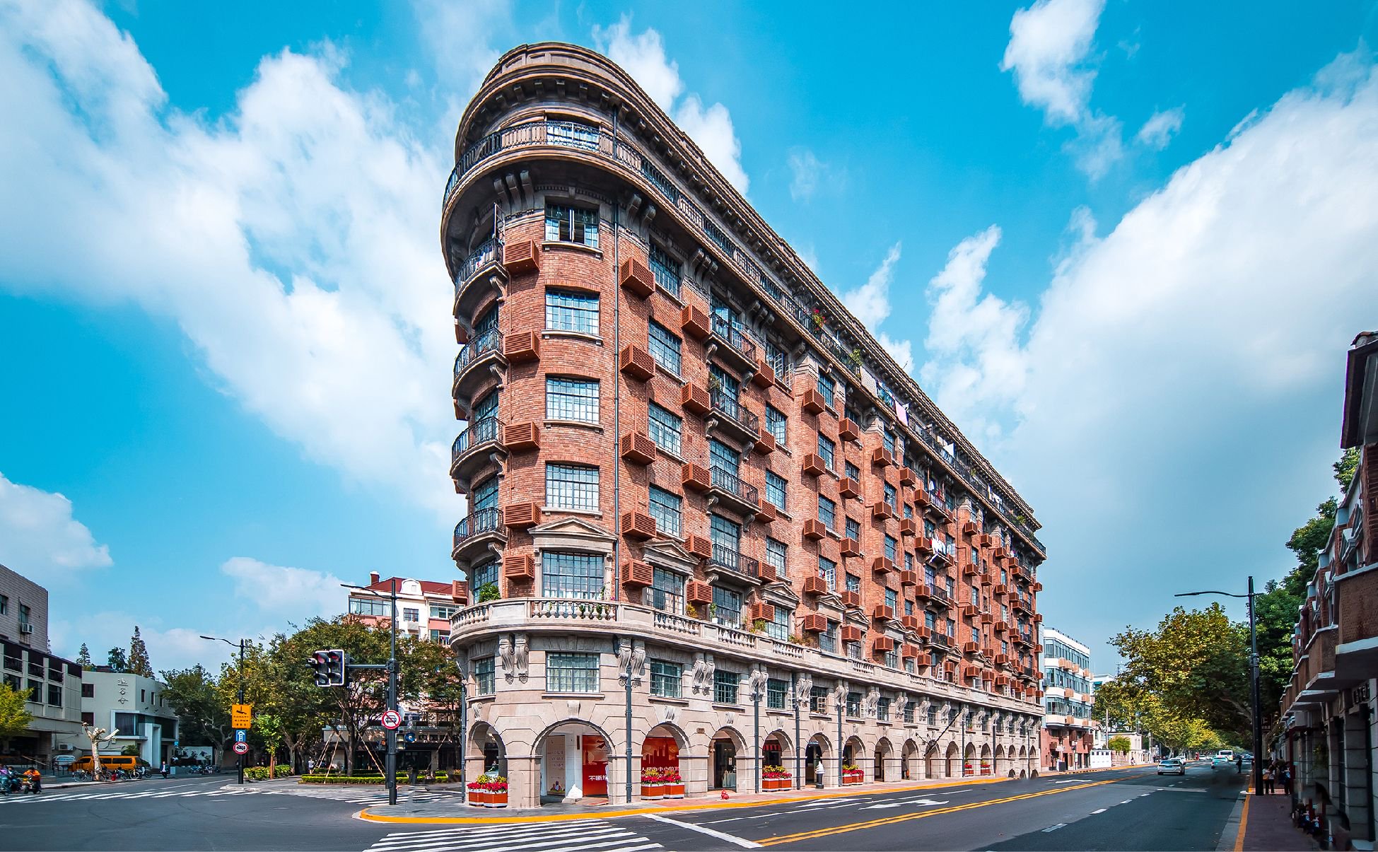 武康大楼,坐落在衡复风貌区.本文图片均为 徐汇区 供图