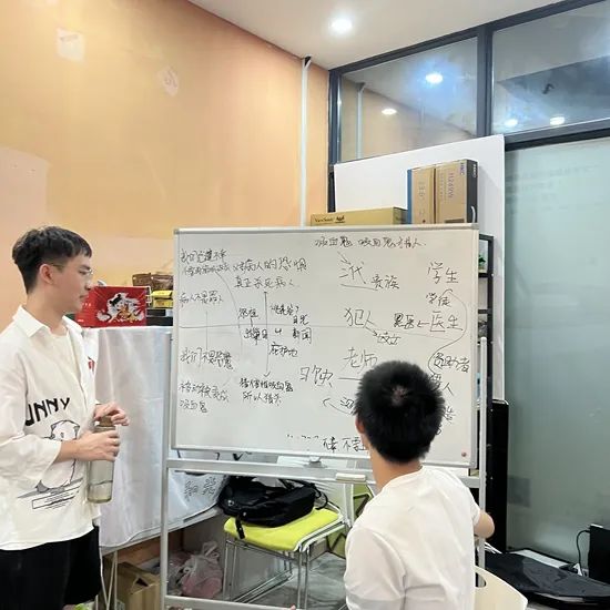 刘晓庆拒互动自比大熊猫，王婆神回复撕下体面！
