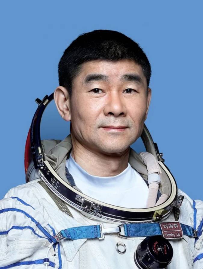 号航天员 翟志刚神舟六号,神舟十号,神舟十二号航天员 聂海胜神舟六号