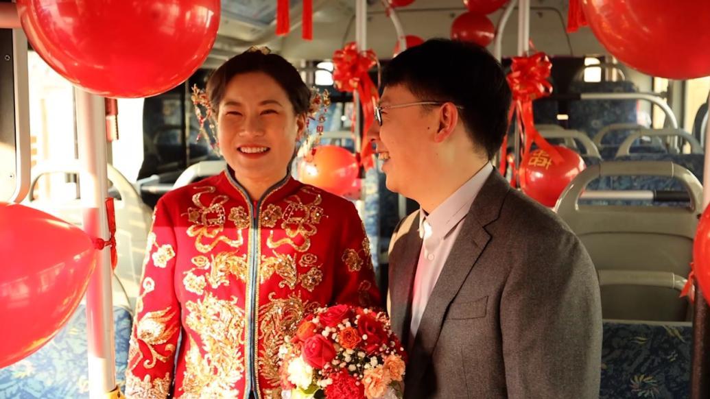 包头推出婚礼主题巴士,新人:新事新办,绿色环保