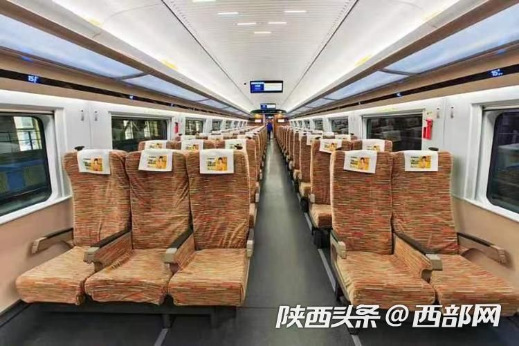 智能动车组二等座车厢.(唐振江 摄)