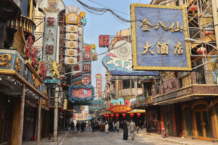 《繁花》里的上海太繁华?90年代的黄河路如何打造?