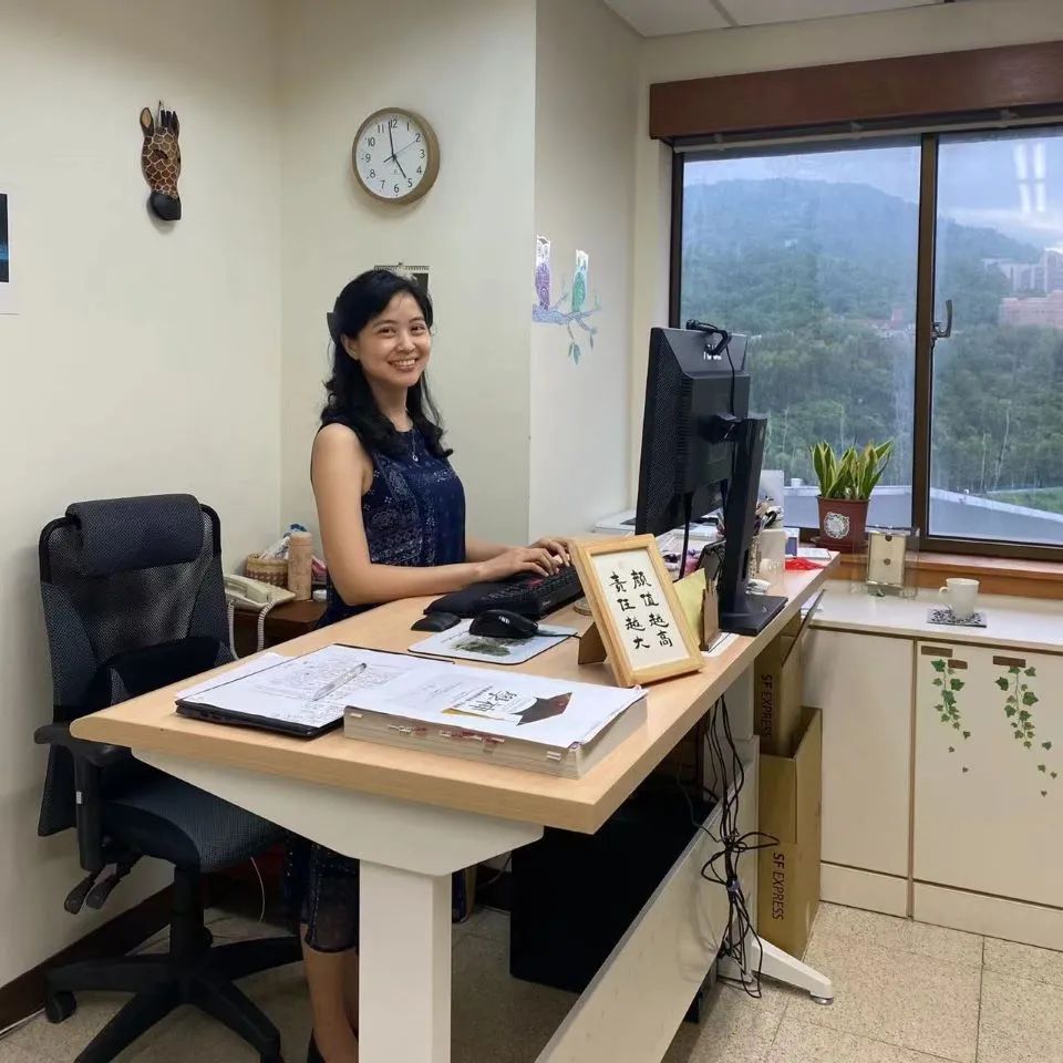 &nbsp;图&nbsp;|&nbsp;姜以琳在办公室