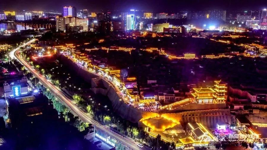 俯瞰喀什古城夜景.天山网-新疆日报记者 蔡增乐 摄