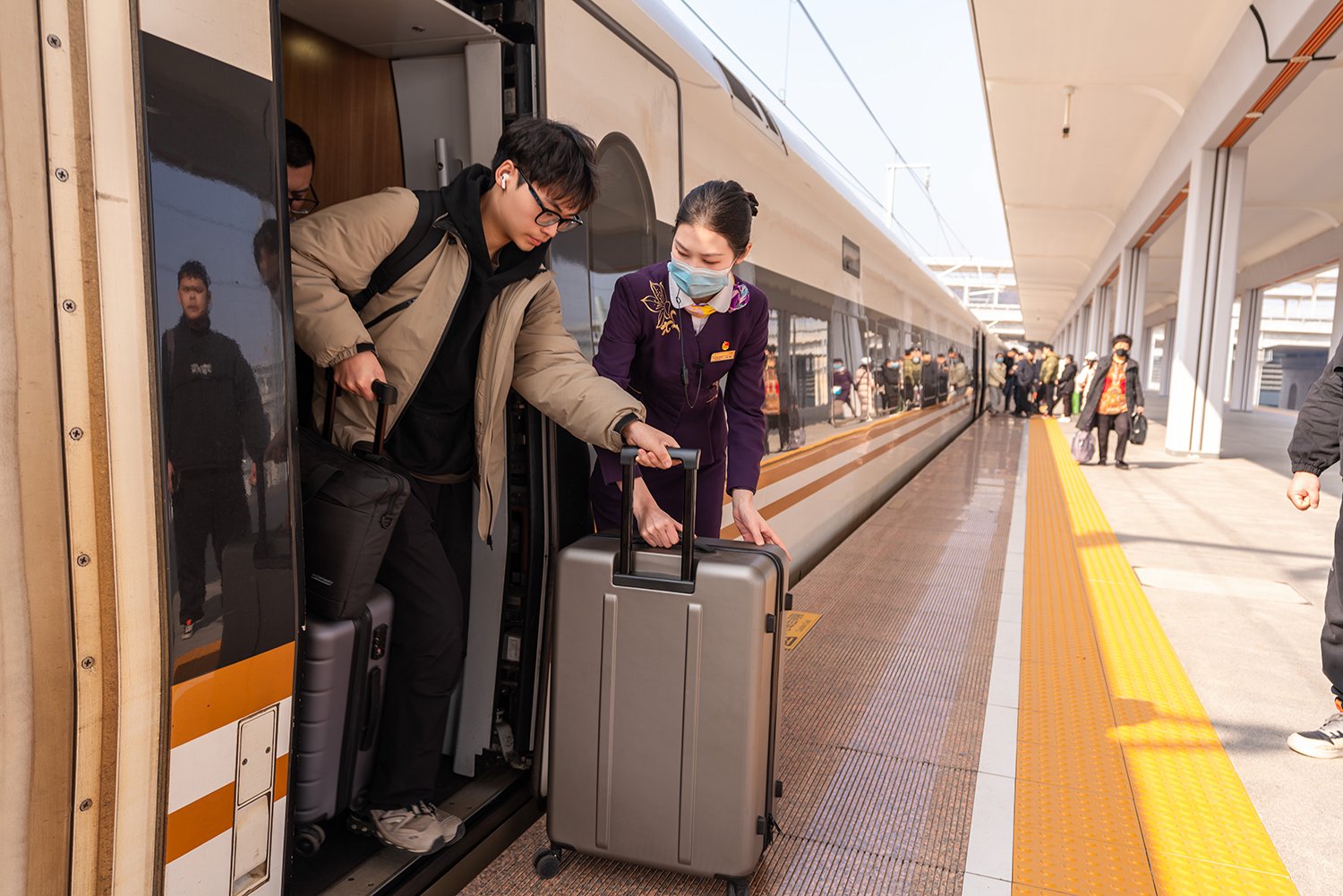 旅客到站下车&nbsp; 本文图片均为受访者提供