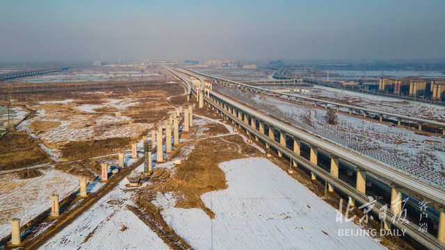 雄忻高铁东连京雄城际铁路,在建雄商高铁,中连京广高铁,津保高铁,西接