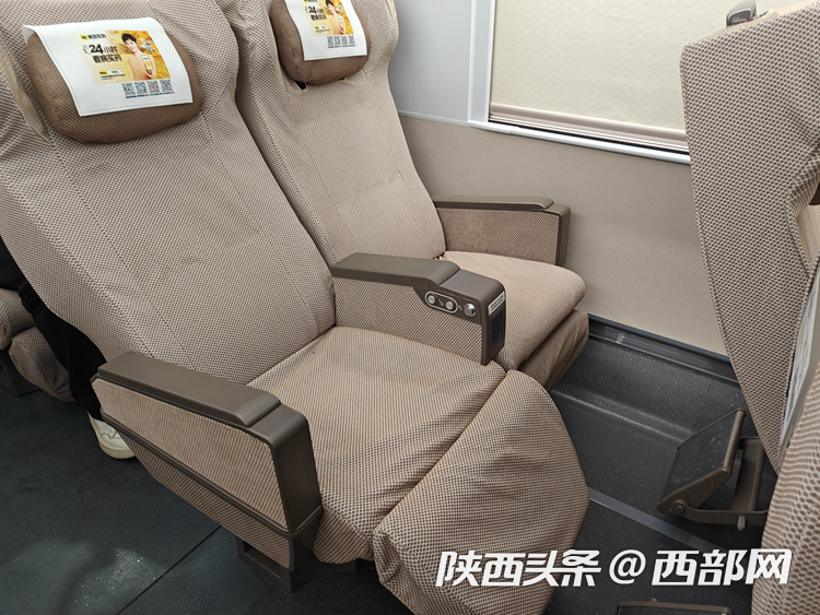 cr400bf智能动车组列车一等座位