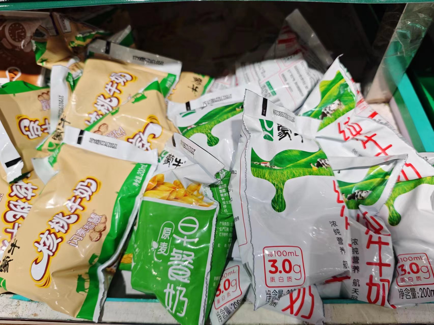 袋裝牛奶南方有吸管北方沒有?多家乳企證實並無南北差異 - 新浪香港
