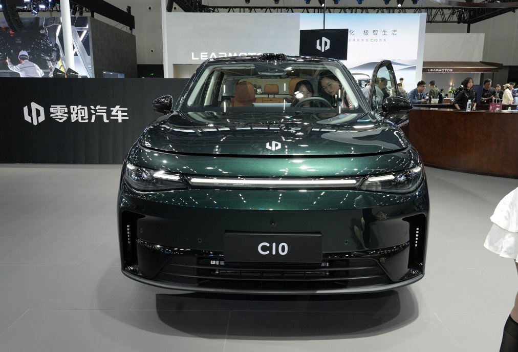预售1518万起零跑c10预计3月上市配增程式纯电动力可选