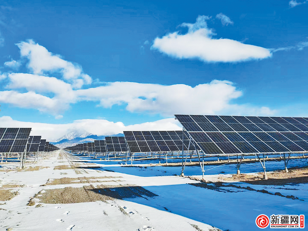在达坂城区，已建成华电20万千瓦光伏项目。（全媒体记者贾梦妍摄）