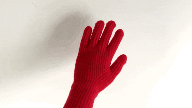 红色条纹针织帽,编织细密,弹性很大呦～包含了时尚博主常常出镜的三个