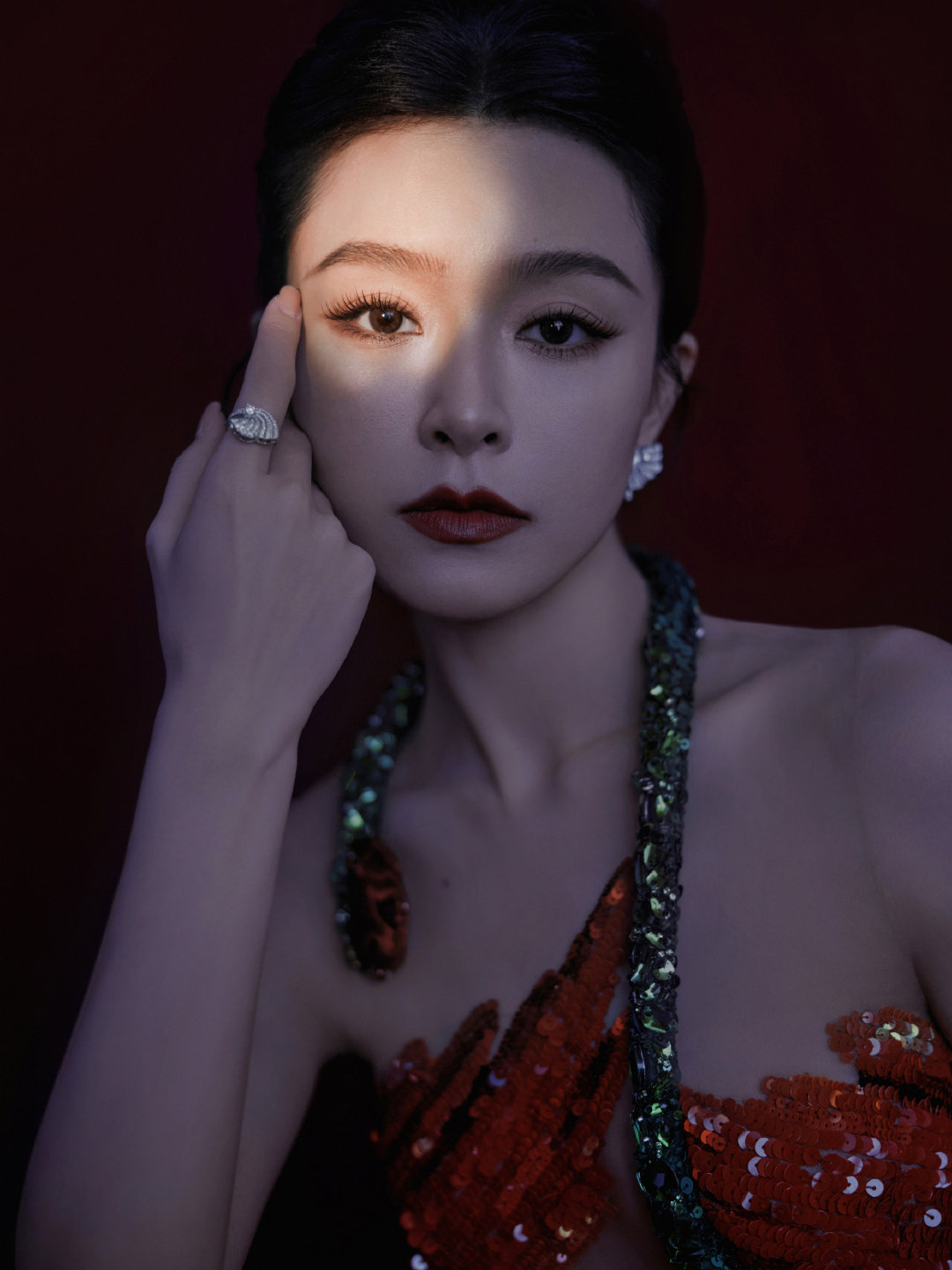 文咏珊礼服 蛇与花交缠,这裙子太撩人了!|文咏珊|微博之夜_新浪新闻