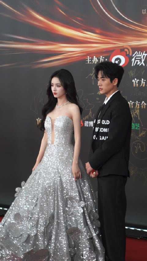 《锦月如歌》周也,丞磊微博之夜红毯,周也出图好美!|林月如_新浪新闻