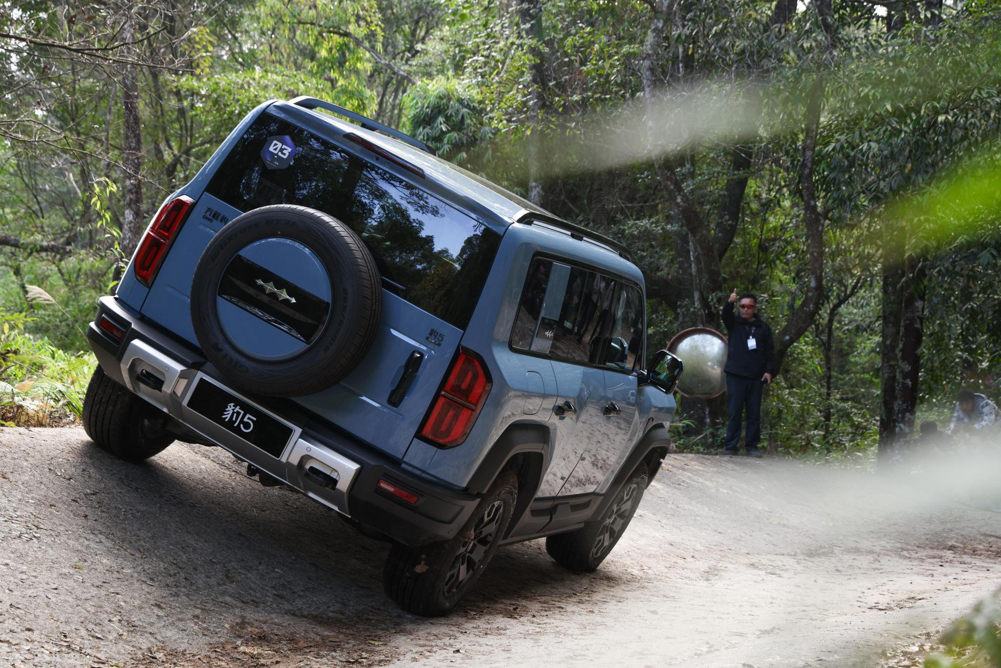 最近,方程豹开启了豹5云辇旗舰版的动态试驾……-新浪汽车