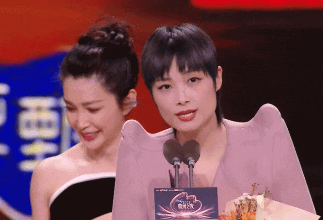 朱一龙杨紫获得微博king&queen 众星齐聚揭晓年度荣誉|音乐人|杨紫