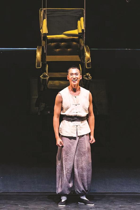 全男班《骆驼祥子》亮相沪上_新浪财经_新浪网