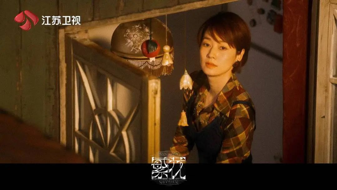 《繁花》剧照她是爷叔口中的"讨债鬼",又是夜东京中能屈能伸的女老板