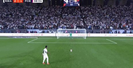 维尼修斯主罚点球命中。