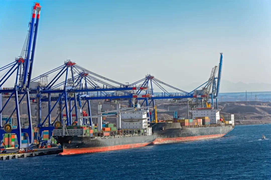 红海危机已致海运价格暴涨至少1.8倍，将持续冲击全球供应链｜焦点分析