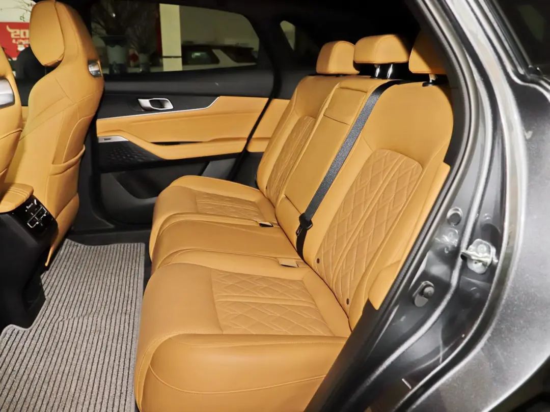 5.2米大5座，自带2米大床，15万多买顶配，过年倍儿有面